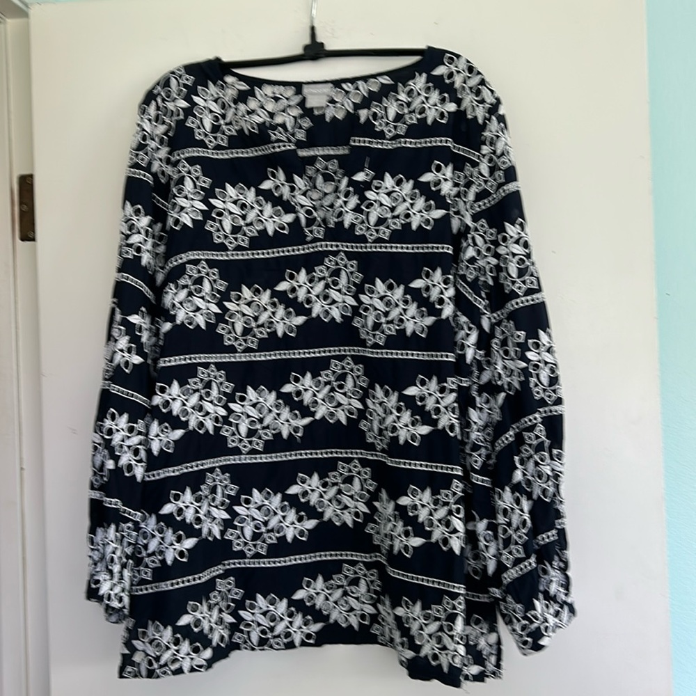 Chicos Top Womens 3 US xLarge navy& White embroidered  Blouse Long Sleeves